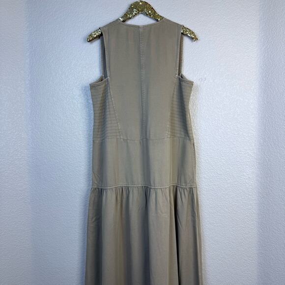 Everlane • The Tencel V-Neck Dress - Picture 10 of 13